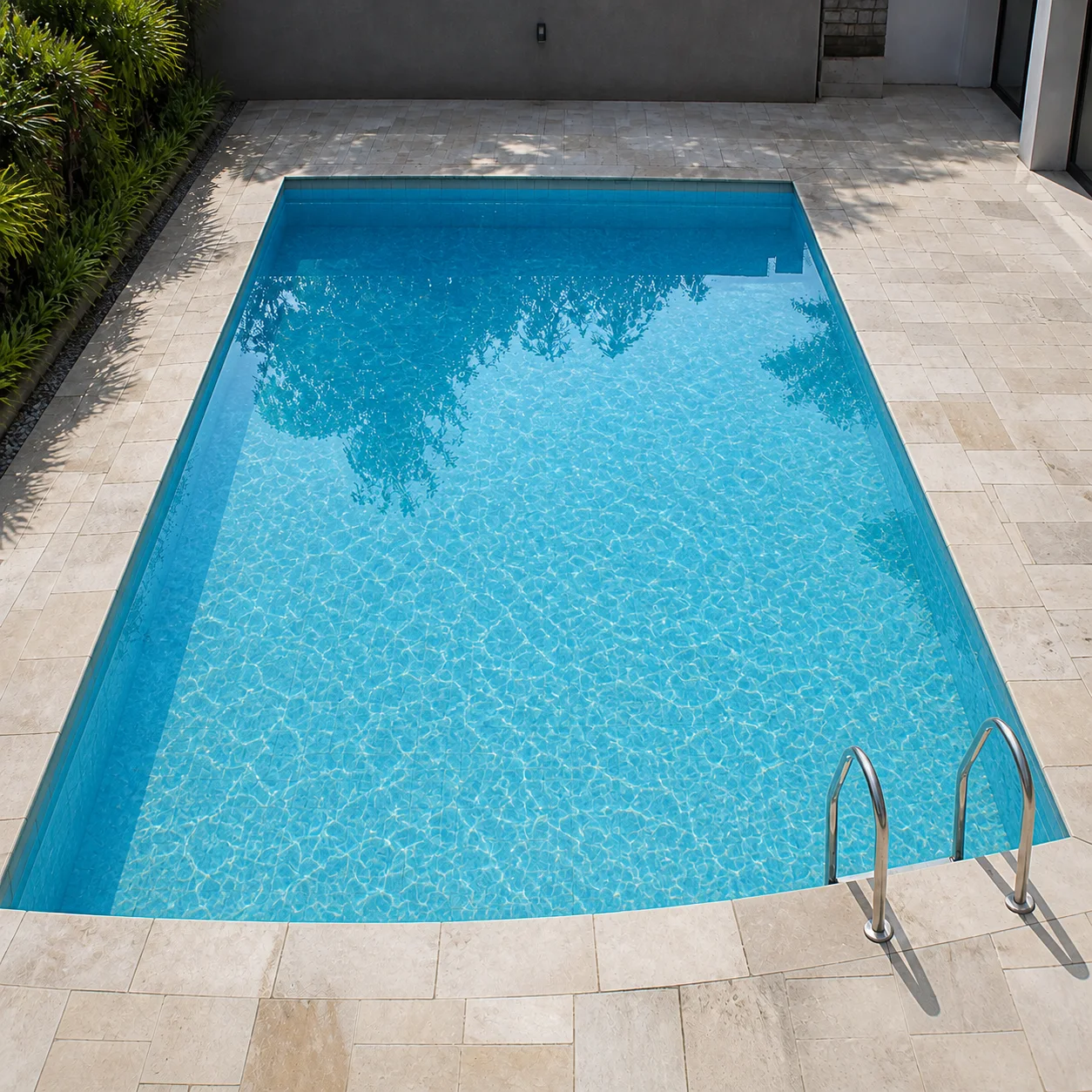 Piscina após a manutenção
